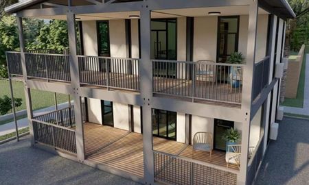 La casa vale menos de 20 mil euros. La casa vale menos de 20 mil euros.