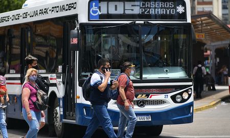 El miércoles se llevarán a cabo controles en los transportes de pasajeros de la estación de Constitución, en la Ciudad de Buenos Aires. El miércoles se llevarán a cabo controles en los transportes de pasajeros de la estación de Constitución, en la Ciudad de Buenos Aires.