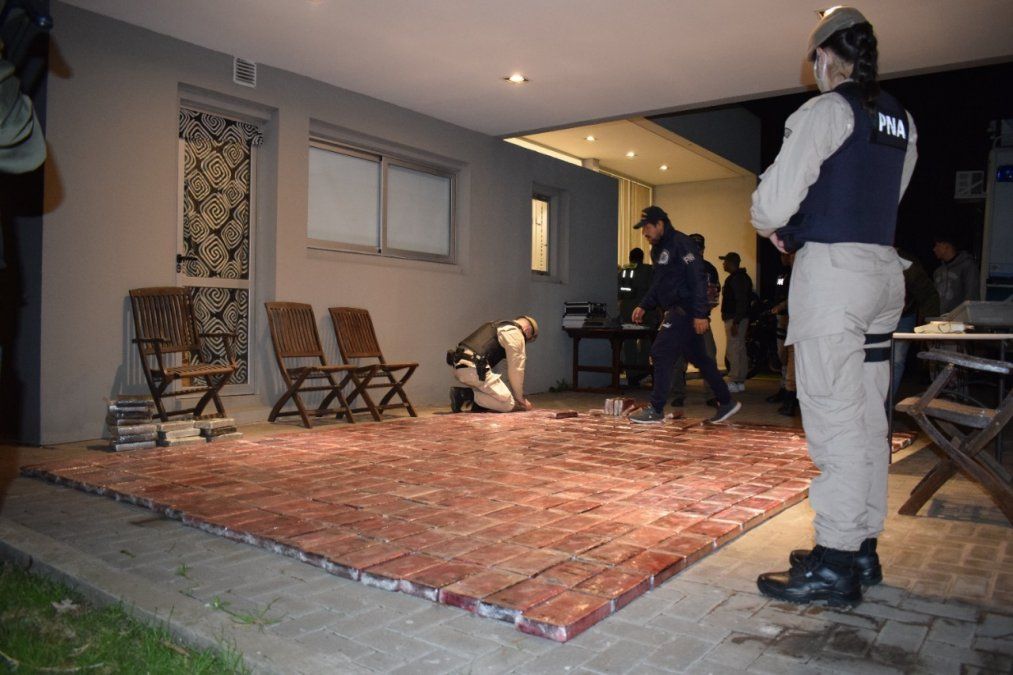 Secuestraron más de una tonelada y media de cocaína que iba a traficarse en velero a Europa.