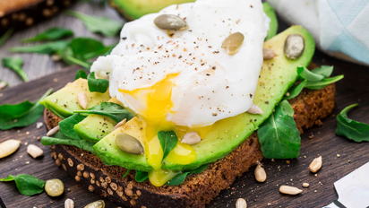 Cómo hacer huevos fritos en el microondas: la receta más fácil