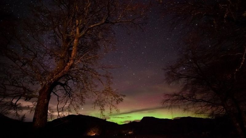 Así se vio la aurora desde Glenelg en el oeste de las Tierras Altas de Escocia.