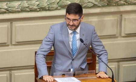 El gobernador de Santa Fe Maximiliano Pullaro da este miércoles ante los diputados y senadores provinciales su discurso de apertura de sesiones ordinarias de la Legislatura. El gobernador de Santa Fe Maximiliano Pullaro da este miércoles ante los diputados y senadores provinciales su discurso de apertura de sesiones ordinarias de la Legislatura.