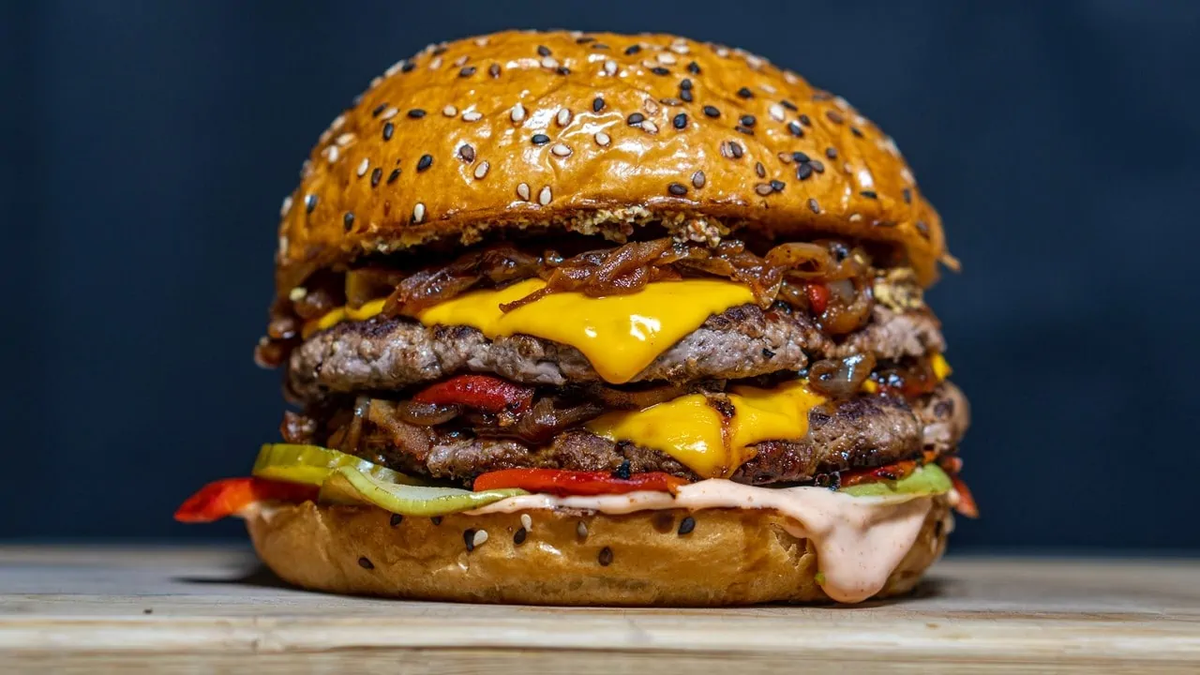 La receta fácil para hacer hamburguesas tipo smash en 4 simples pasos