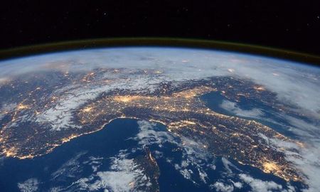 Los científicos hallaron evidencia de un huracán espacial en la atmósfera superior de la Tierra. Los científicos hallaron evidencia de un huracán espacial en la atmósfera superior de la Tierra.