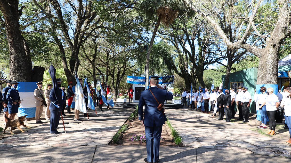 En tanto, el presidente del Centro Ex Combatientes de Malvinas del departamento, César Reniero, sostuvo que “pasaron 39 años, pero es como estar allá nuevamente y es ahí donde afloran las emociones en cada uno de nosotros. Si habrá historias que contar todavía”.