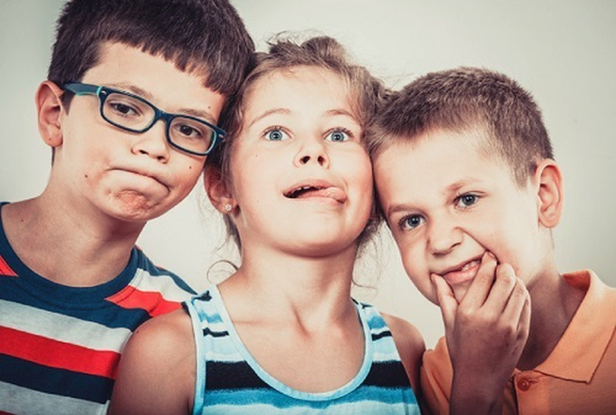 Los hijos del medio suelen crecer sin aquella presión que se ejerce sobre el hijo mayor y sin la excesiva protección del menor.