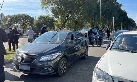 Los sospechosos fueron detenidos mientras intentaban cometer un robo en la zona del Puerto de Santa Fe. Los sospechosos fueron detenidos mientras intentaban cometer un robo en la zona del Puerto de Santa Fe.