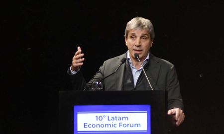 El ministro de economía, Luis Caputo, expone en el Latam Economic Forum 2024. Foto NA: JUAN VARGAS El ministro de economía, Luis Caputo, expone en el Latam Economic Forum 2024. Foto NA: JUAN VARGAS