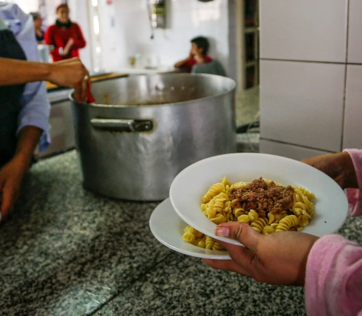 Investigan irregularidades en cinco comedores. Investigan irregularidades en cinco comedores. 