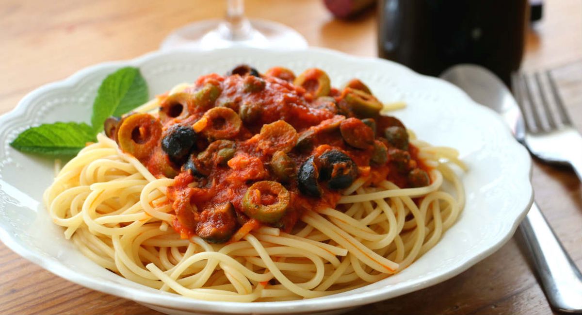 La salsa puttanesca es una receta tradicional italiana. La salsa puttanesca es una receta tradicional italiana.