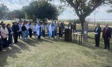Este lunes se realizó en Santa Fe el acto por un nuevo aniversario del atentado a la AMIA. Este lunes se realizó en Santa Fe el acto por un nuevo aniversario del atentado a la AMIA.