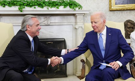 Aire de Santa Fe | fernandez con biden.JPG