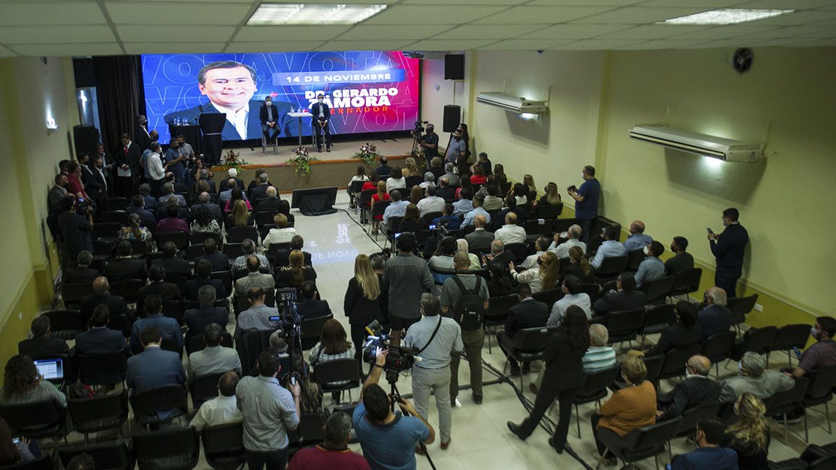 El gobernador de Santiago del Estero buscará la reelección el 14 de noviembre junto a Carlos Silva Neder como vice.&nbsp;