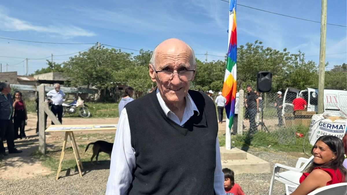 Ambrosino detalló que en Las Lomas se reemplazaron ranchos por 222 viviendas dignas. Ambrosino detalló que en Las Lomas se reemplazaron ranchos por 222 viviendas dignas.