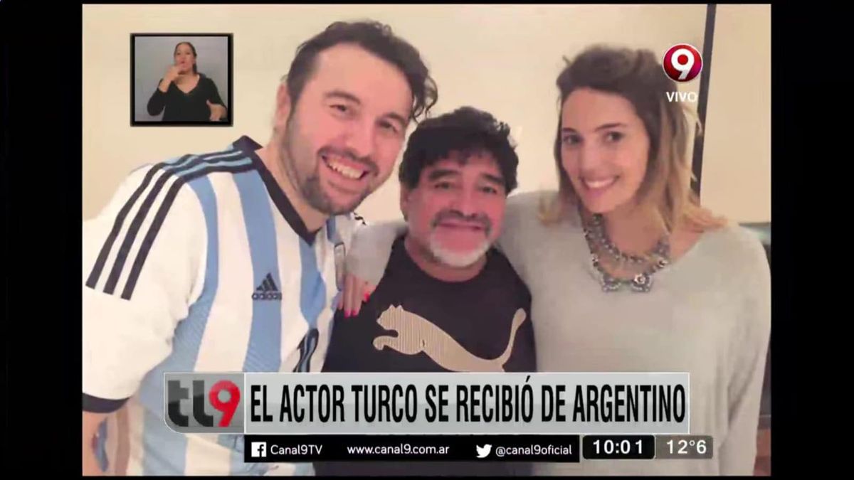 PASION SIN FRONTERAS: MARADONA EL IDOLO DE ERGUN, QUE SE DIO EL GUSTO DE FOTOGRAFIARSE CON EL.