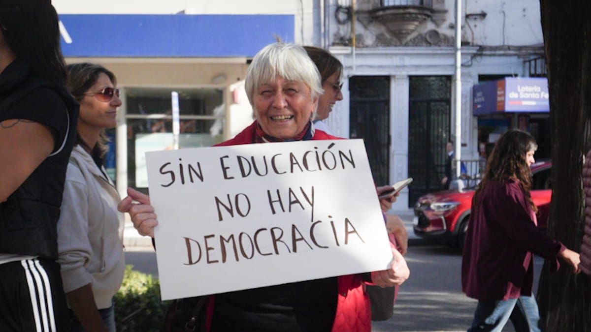 A más de un año del inicio del conflicto con el Gobierno nacional, las marchas universitarias continúan consolidándose como uno de los principales focos de oposición social al Ejecutivo nacional. A más de un año del inicio del conflicto con el Gobierno nacional, las marchas universitarias continúan consolidándose como uno de los principales focos de oposición social al Ejecutivo nacional.