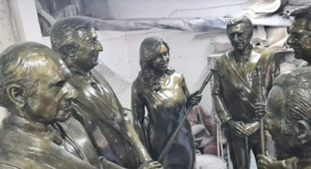 Destrozaron las estatuas de Cristina y Néstor Kirchner en Río Gallegos
