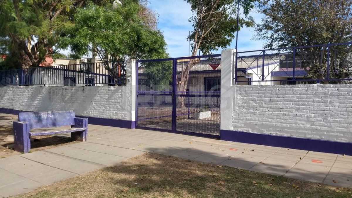 El jardín de infantes N° 3, está en Crespo y La Rioja en la ciudad de Santo Tomé.