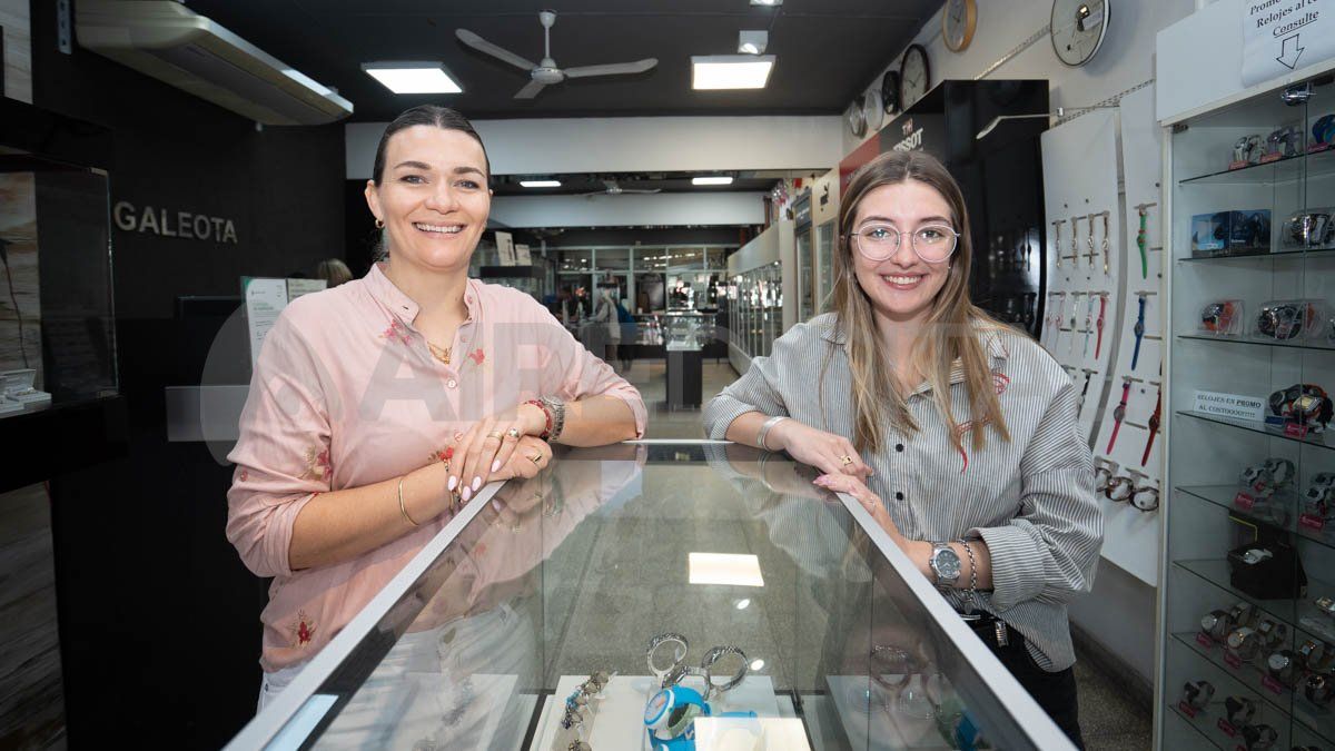 Luciana y su sobrina Ornella, el presente y el futuro de Joyería Galeota. Luciana y su sobrina Ornella, el presente y el futuro de Joyería Galeota.