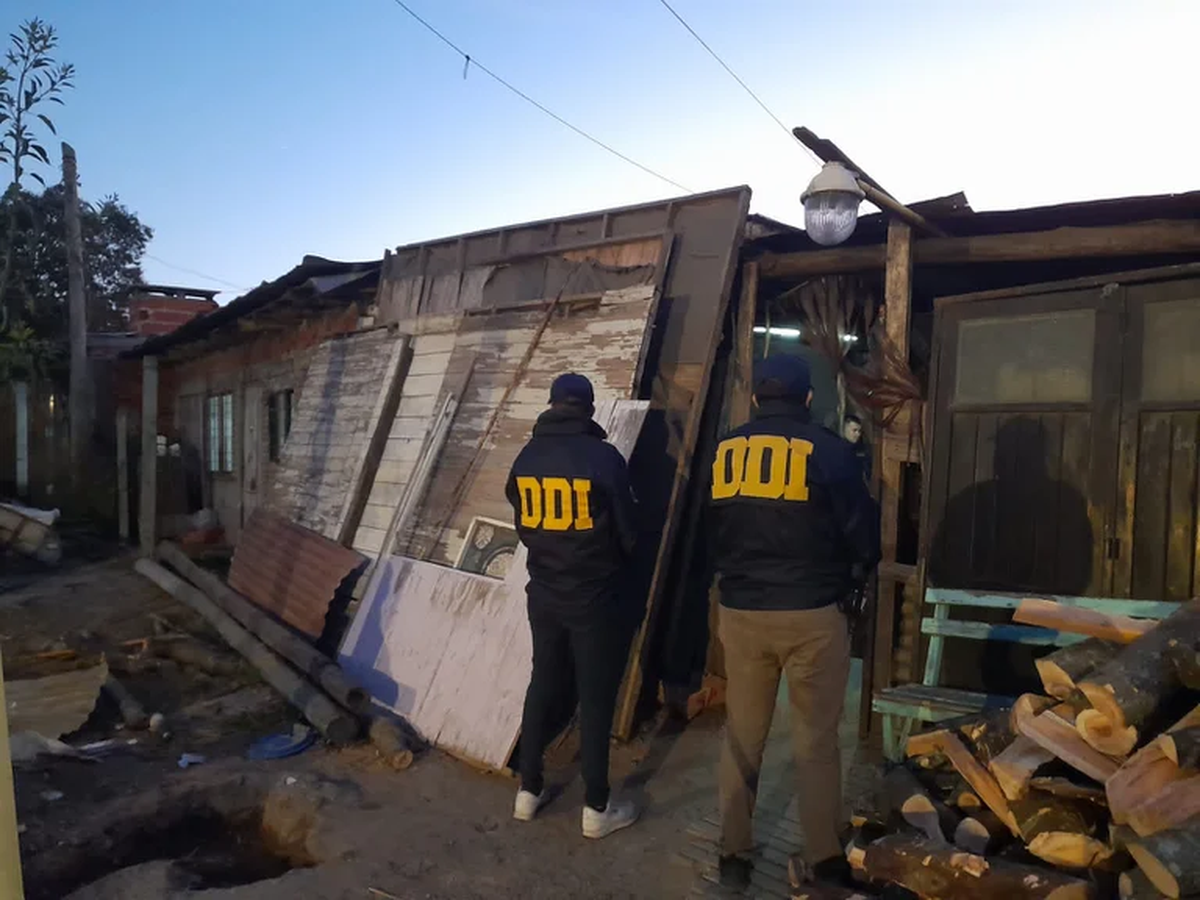 La DDI de la ciudad de La Plata en el allanamiento.