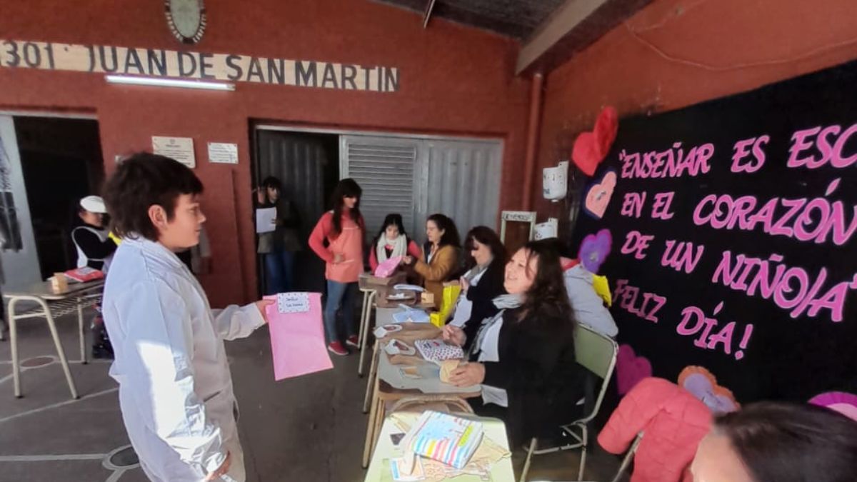 En las escuelas rurales es habitual que alumnos de diferentes edades compartan una misma aula y esta es una forma de enriquecer la convivencia. En las escuelas rurales es habitual que alumnos de diferentes edades compartan una misma aula y esta es una forma de enriquecer la convivencia.