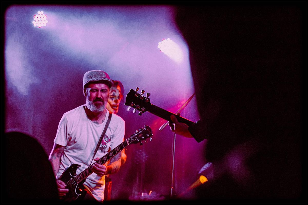 Además de La Cruda, en sus últimos años Moscovich fue parte de Mambonegro. Además de La Cruda, en sus últimos años Moscovich fue parte de Mambonegro.