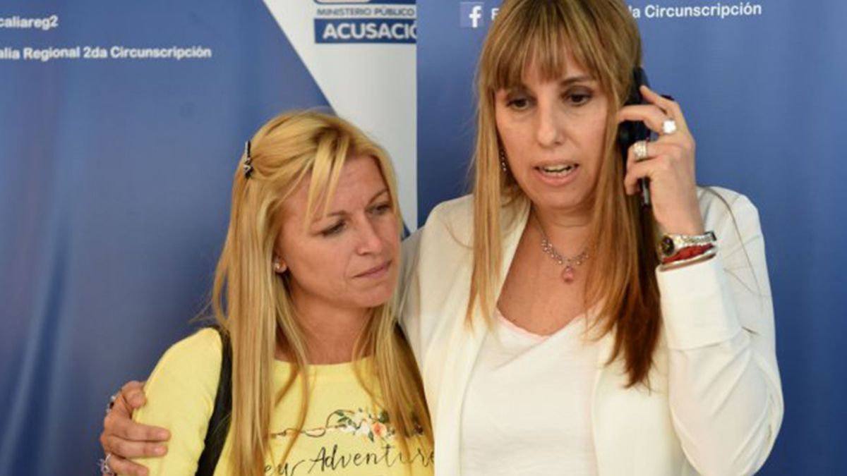 La viuda de Fabían Cragnolino junto a la fiscal del caso.