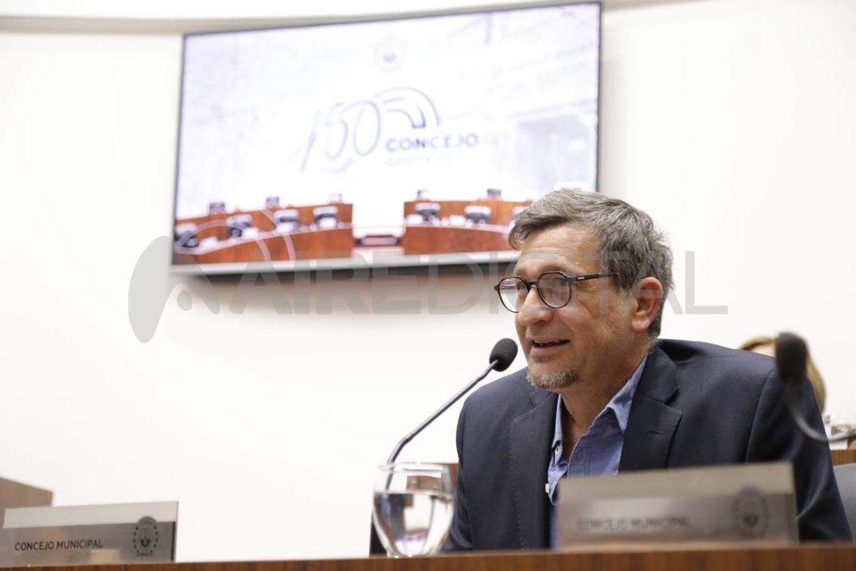 El Concejo de Santa Fe distinguió al periodista de AIRE Germán de los Santos.