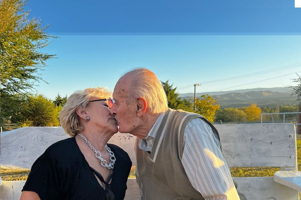 La increíble historia de amor de una abuela santafesina de 90 años que conoció el amor por Tinder y se casó