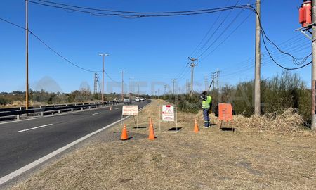 Los trabajos consisten en el recambio de cables. En el momento en el que llevan adelante la tarea de tensado de los cables, proceden a interrumpir el tránsito. Los trabajos consisten en el recambio de cables. En el momento en el que llevan adelante la tarea de tensado de los cables, proceden a interrumpir el tránsito.