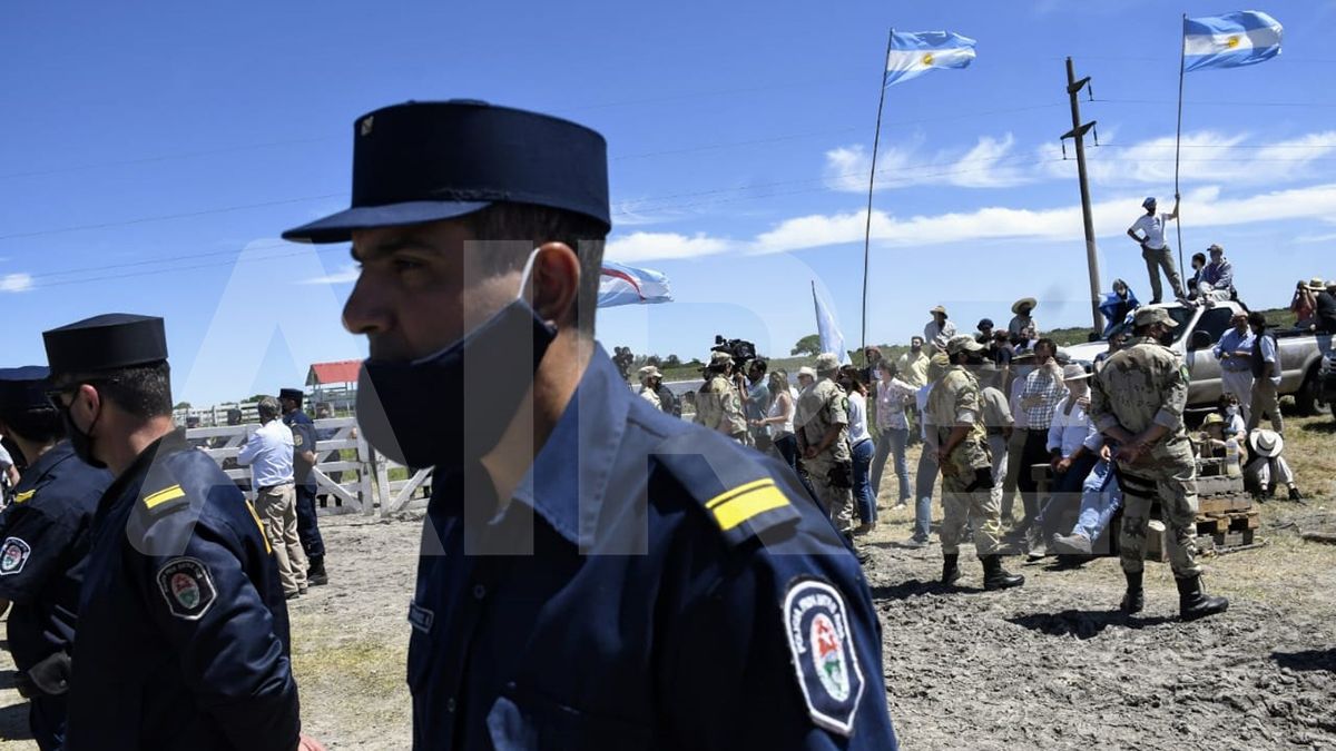 La Policía de Entre Ríos desalojó este jueves el campo de los Etchevehere.