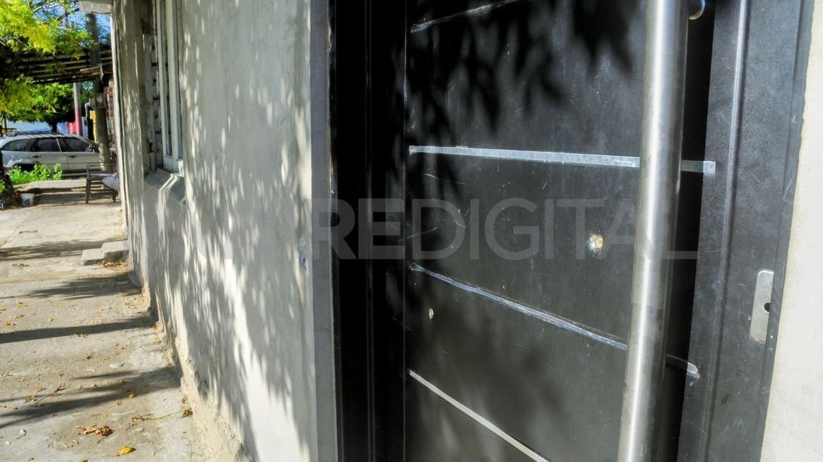 Una nena de ocho años resultó herida de bala en su brazo derecho tras un violento ataque a tiros contra una vivienda del barrio La Cerámica. Una nena de ocho años resultó herida de bala en su brazo derecho tras un violento ataque a tiros contra una vivienda del barrio La Cerámica.