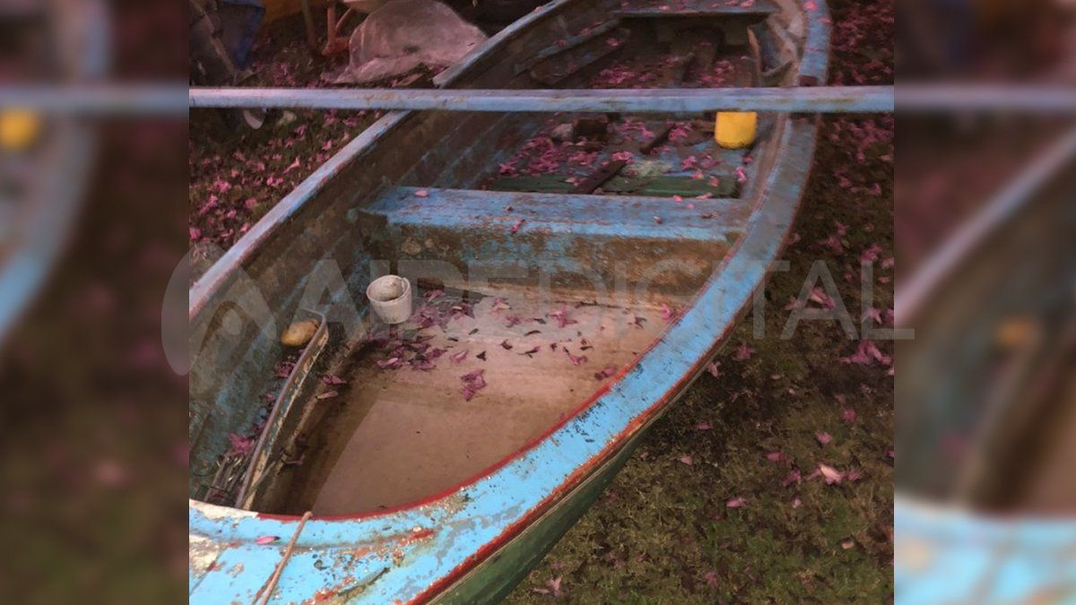 La embarcación a la que se subieron los tripulantes presentaba signos de abandono.