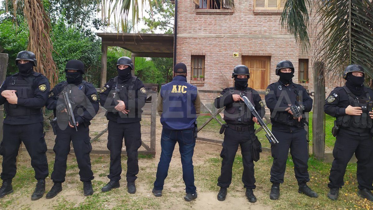 En otros dos allanamientos por el crimen, la AIC detuvo a un hombre.