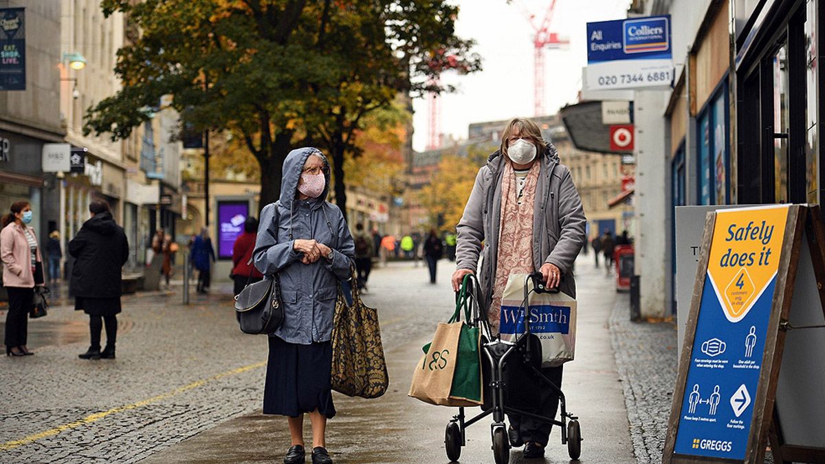 En Reino Unido, Johnson se resiste a una segunda cuarentena total como la de Francia y Alemania
