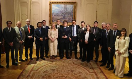 El envío de transferencias no automáticas del Gobierno nacional hacia las provincias y la Ciudad de Buenos Aires (CABA) sufrió un recorte superior al 60% durante el primer semestre de 2026. El envío de transferencias no automáticas del Gobierno nacional hacia las provincias y la Ciudad de Buenos Aires (CABA) sufrió un recorte superior al 60% durante el primer semestre de 2026.