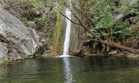 Casa Bamba ofrece una olla natural de aguas transparentes rodeada de senderos serranos. Casa Bamba ofrece una olla natural de aguas transparentes rodeada de senderos serranos.