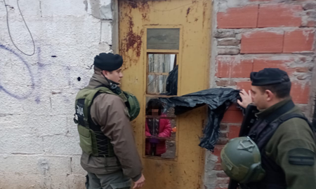 Rescatan en Rosario a una niña de cuatro años que estaba en una vivienda sola y vulnerable Rescatan en Rosario a una niña de cuatro años que estaba en una vivienda sola y vulnerable