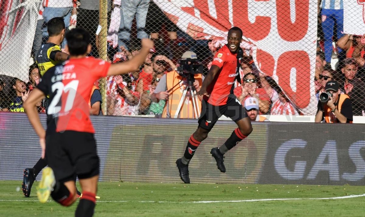 Baldomero Perlaza anotó el gol de Colón en el clásico santafesino ante Unión