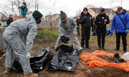 Las autoridades ucranianas ya han identificado a 900 civiles muertos durante la ocupación rusa en la región de Kiev. Las autoridades ucranianas ya han identificado a 900 civiles muertos durante la ocupación rusa en la región de Kiev.