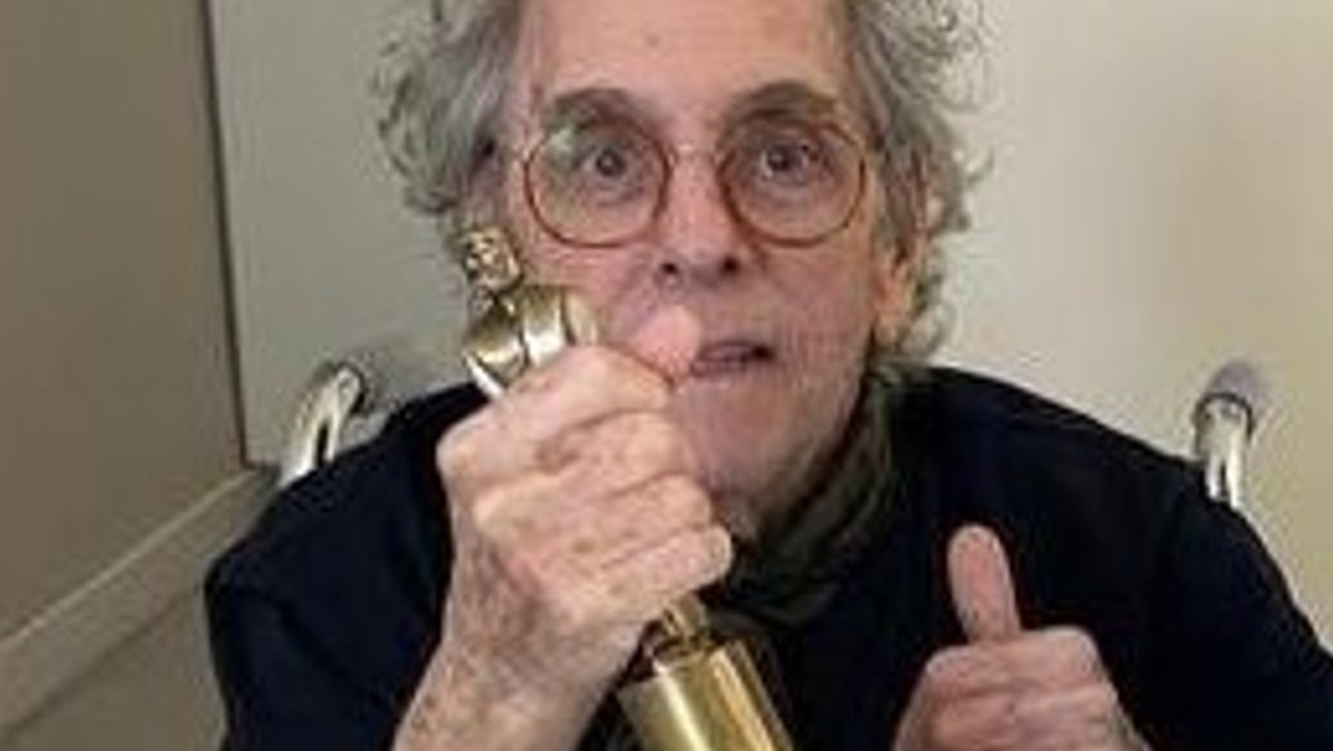 En 2023, Antonio Gasalla recibió un premio Martín Fierro a la trayectoria. En 2023, Antonio Gasalla recibió un premio Martín Fierro a la trayectoria.