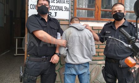 El joven se movilizaba en bicicleta cuando agredió a la joven El joven se movilizaba en bicicleta cuando agredió a la joven