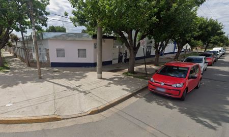 Un ataque a balazos contra una escuela primaria generó conmoción este miércoles en Villa Gobernador Gálvez. Un ataque a balazos contra una escuela primaria generó conmoción este miércoles en Villa Gobernador Gálvez.