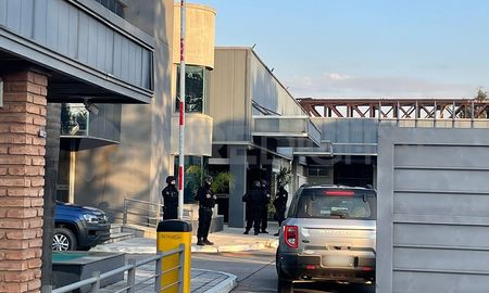 Con grupos de asalto, la AIC ingresó al establecimiento ubicado en zona oeste de Santa Fe. Con grupos de asalto, la AIC ingresó al establecimiento ubicado en zona oeste de Santa Fe.