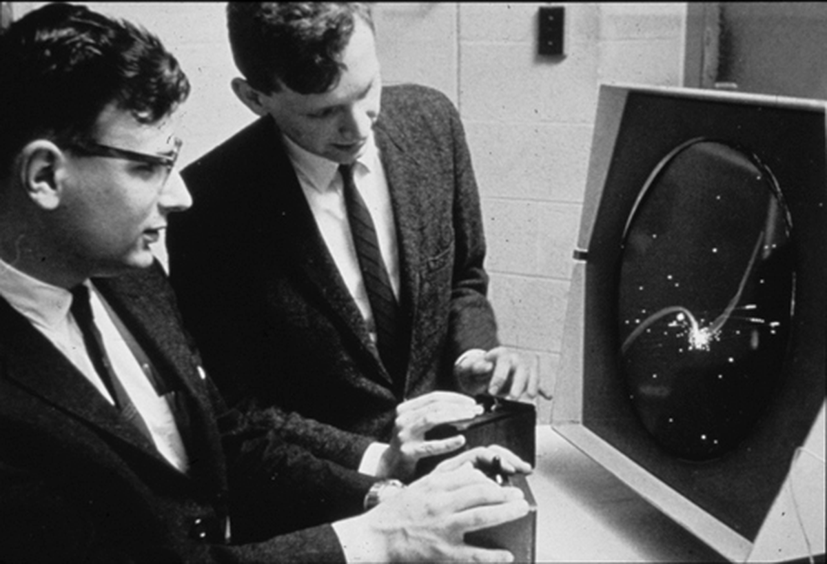 Dan Edwards y Peter Samson jugando Spacewar! en 1962.