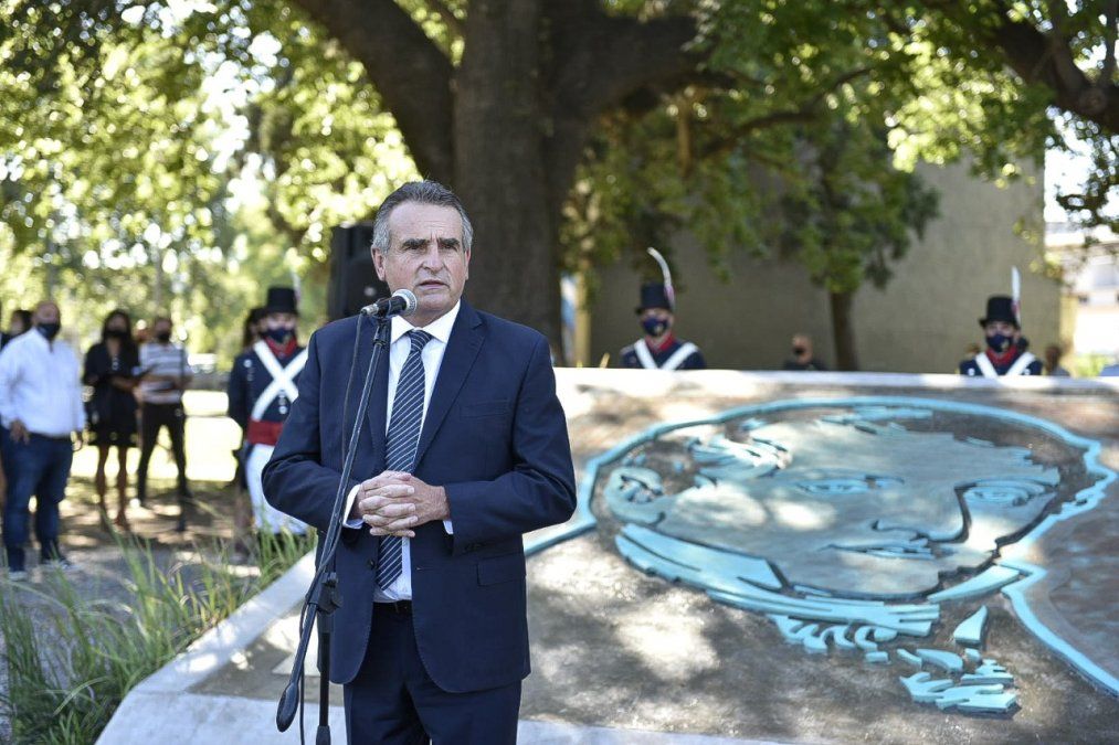 Rossi homenajeó a Belgrano en Rosario y reconoció el rol de las Fuerzas Armadas en la pandemia.