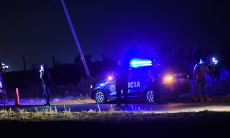 Asesinan a una mujer y dejan herida a otra joven tras un ataque a balazos en Rosario. Asesinan a una mujer y dejan herida a otra joven tras un ataque a balazos en Rosario.
