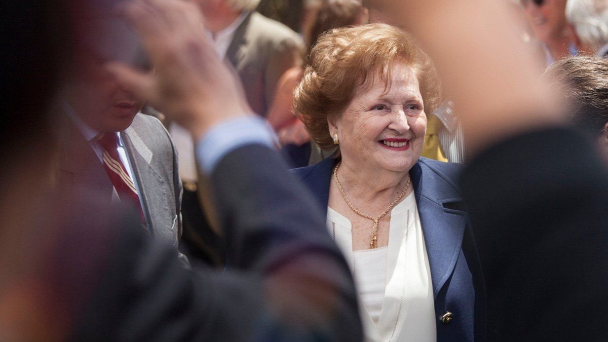 Lucía Hiriart Rodríguez tuvo una infancia y adolescencia acomodada como hija de Osvaldo Hiriart, parlamentario y exministro del Interior del Radical Juan Antonio Ríos.