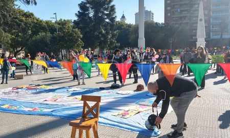 en su dia, trabajadores de jardines se manifestaron en la plaza 25 de mayo en su dia, trabajadores de jardines se manifestaron en la plaza 25 de mayo