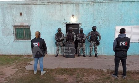 Los allanamientos se realizaron en tres viviendas de barrio Norte. Los allanamientos se realizaron en tres viviendas de barrio Norte.